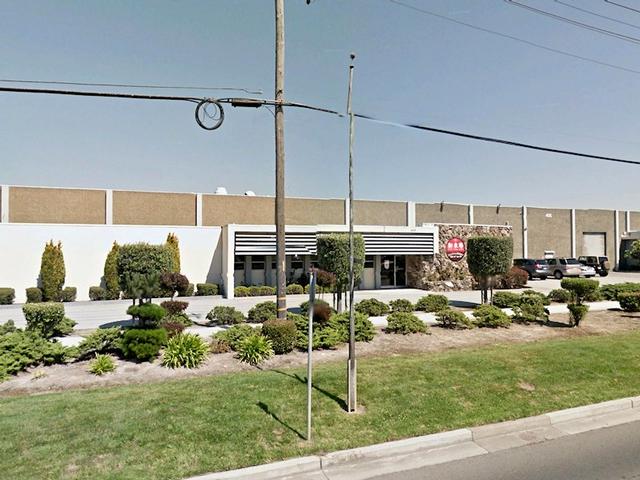 Industrial/warehouse builiding with 9 dock hi doors. Industrial Property For Lease in South San Francisco, CA
